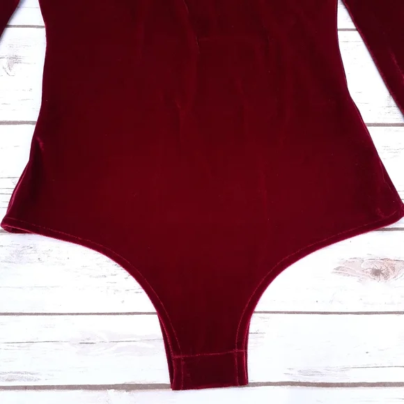 Red velvet backless bodysuit criss cross tie front - Picture 6 of 11